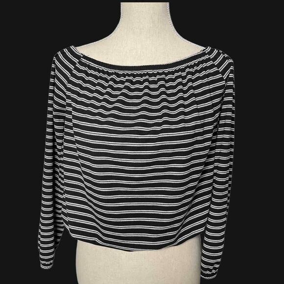 One Clothing Los Angeles Long Sleeve Crop/ Short Striped Top Size Medium - Picture 2 of 8